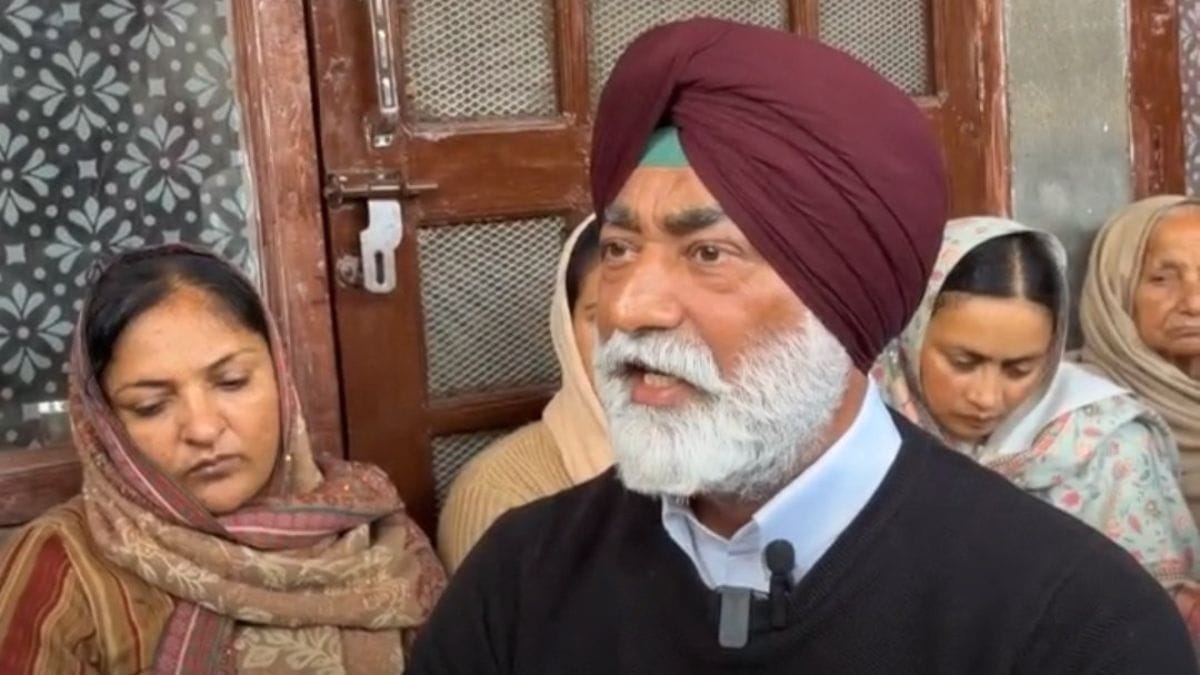 Sukhpal Khaira at the house of the deceased 19-year-old | X