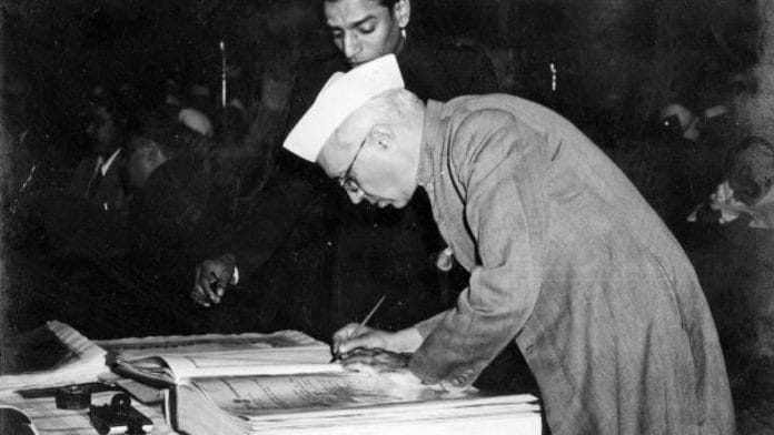 Jawaharlal Nehru signing the Constitution of India, New Delhi, 24 January 1950 | Wikimedia Commons