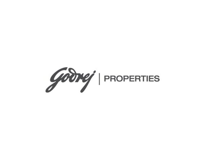 Godrej Properties gifts a free home to a Mumbai based family on the occasion of achieving 1,00,000 home sales