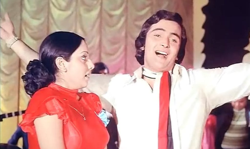 Neetu Singh and Rishi Kapoor in the song ‘Humne Tumko Dekha’ 