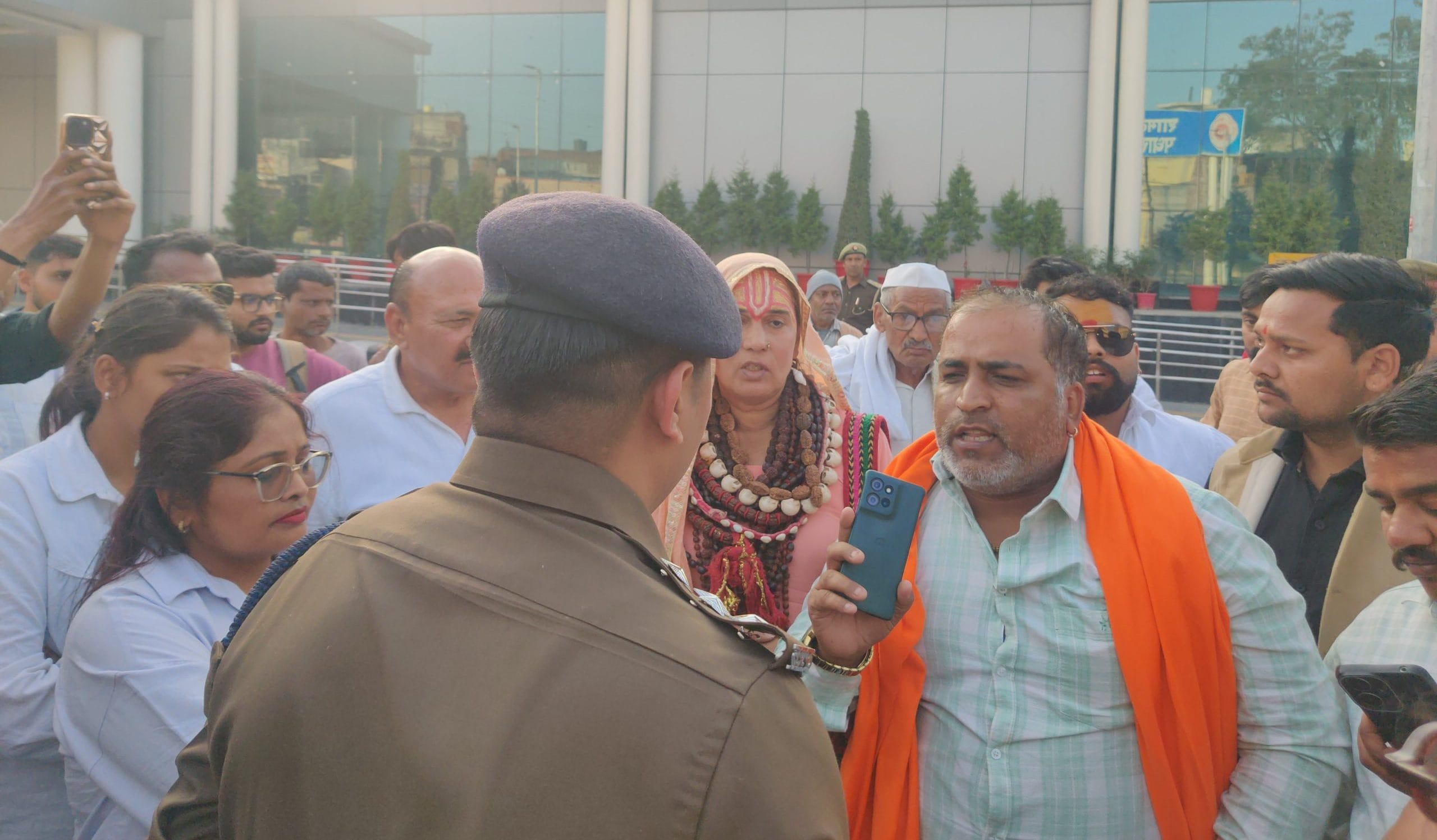 Lalit Sharma speaks to a police officer in Shamli as other Hindu Raksha Dal members look on | Photo: Anu Verma | ThePrint