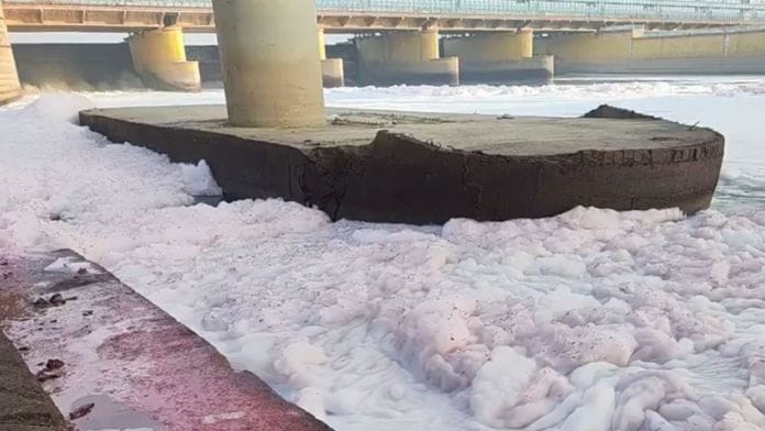 Over the past three days, the regular white froth on the Yamuna’s surface in Delhi has been replaced by a pale pink froth | Source: X, @Earthworri1