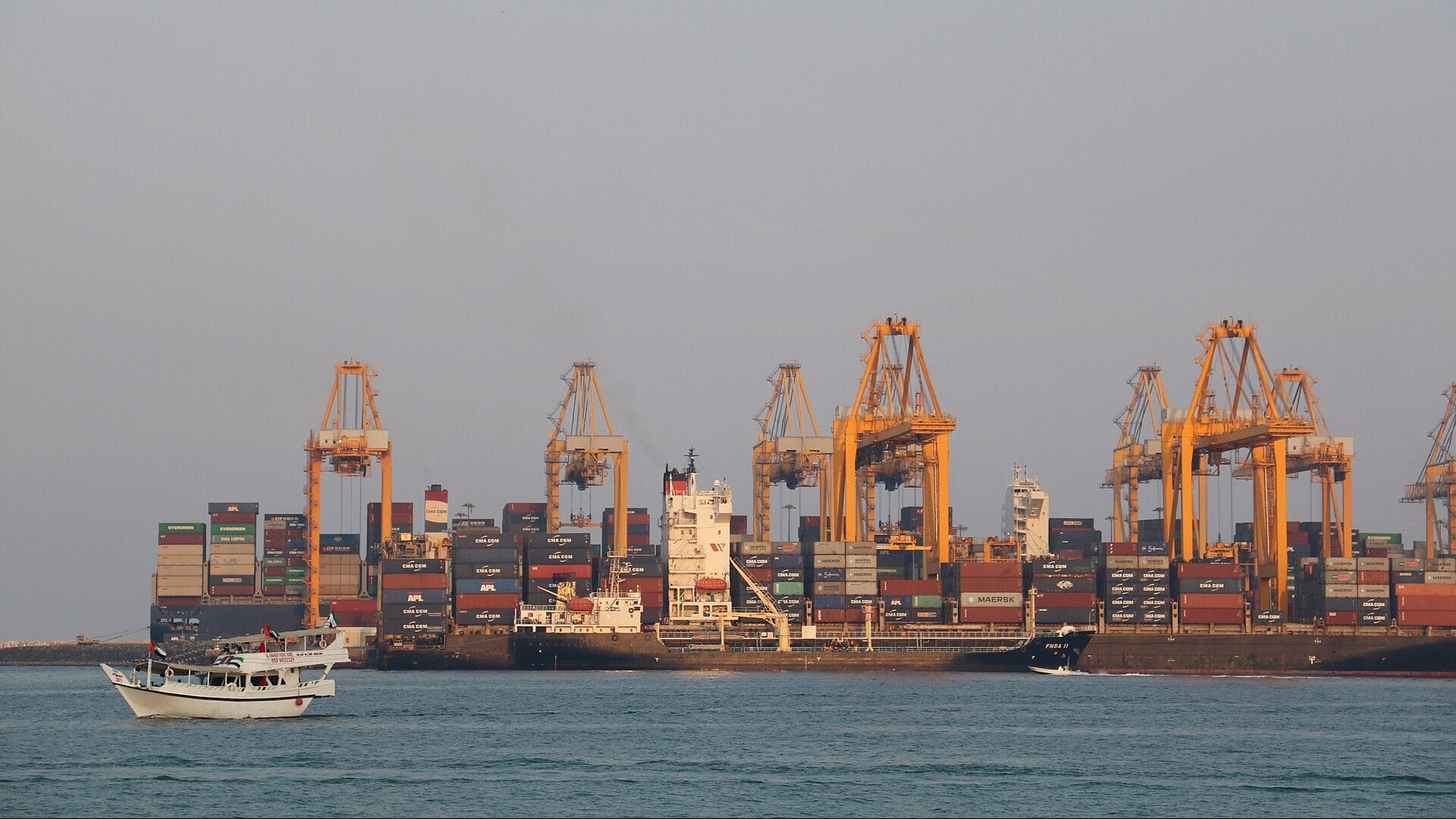 UAE’s Fujairah oil hub suspends loadings as war-related halts mount