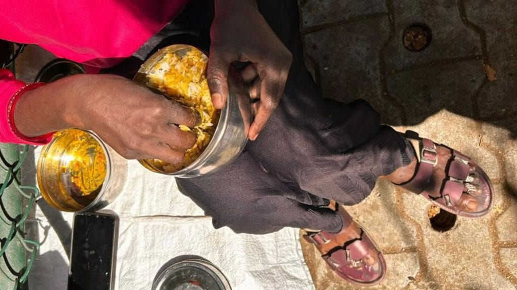 A worker hurries through her food before she gets another booking on Snabbit. Manisha Mondal | ThePrint