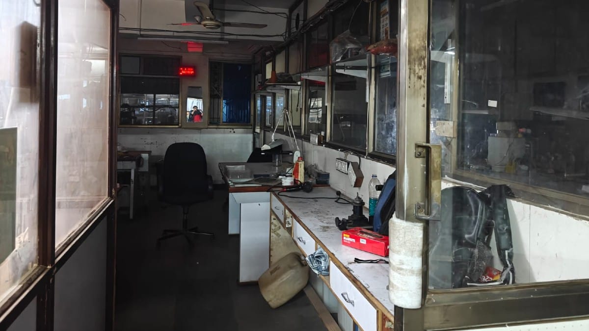 Empty workstations at machine department of a small-scale diamond unit | Esha Mishra/ThePrint