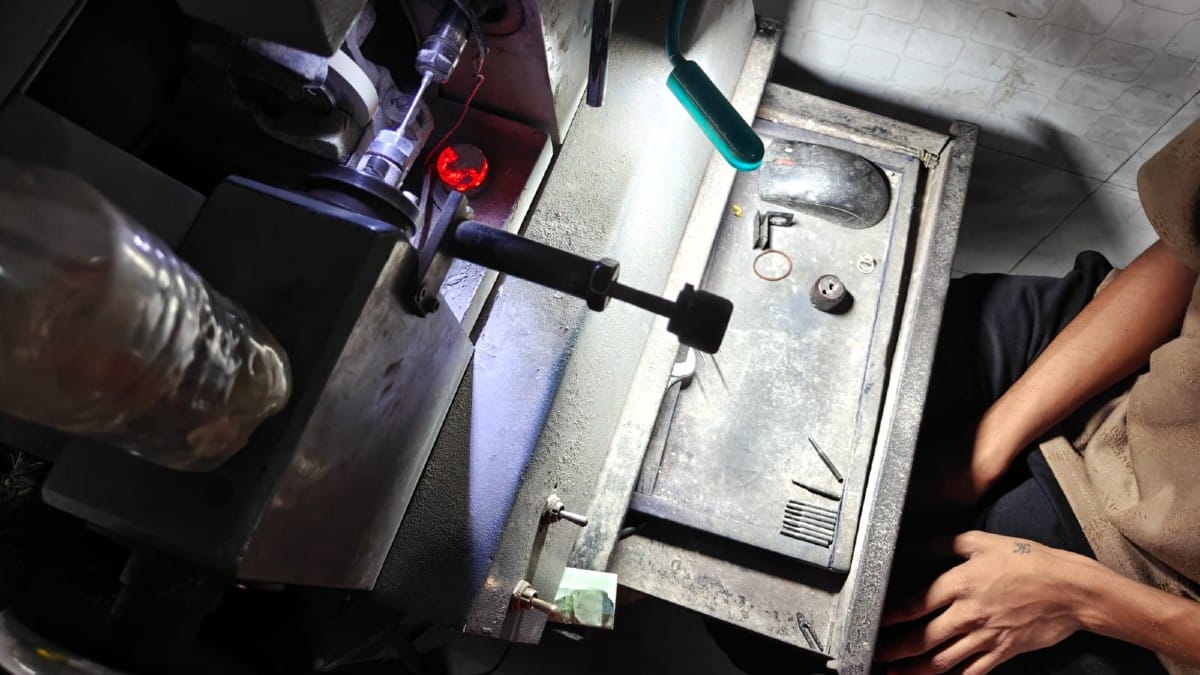 Inside a diamond cutting workshop in Surat | Esha Mishra/ThePrint