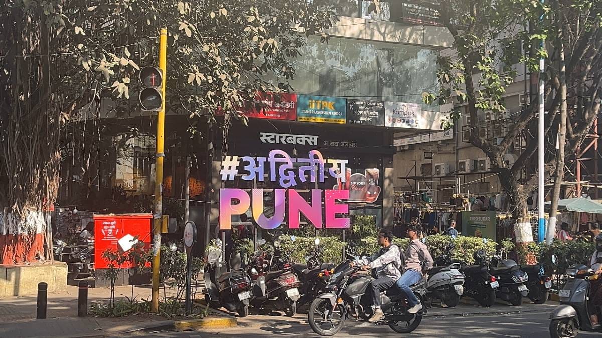 A signboard that says ‘Adviteeye Pune’ or ‘Unique Pune’ at FC Road | Kasturi Walimbe | ThePrint