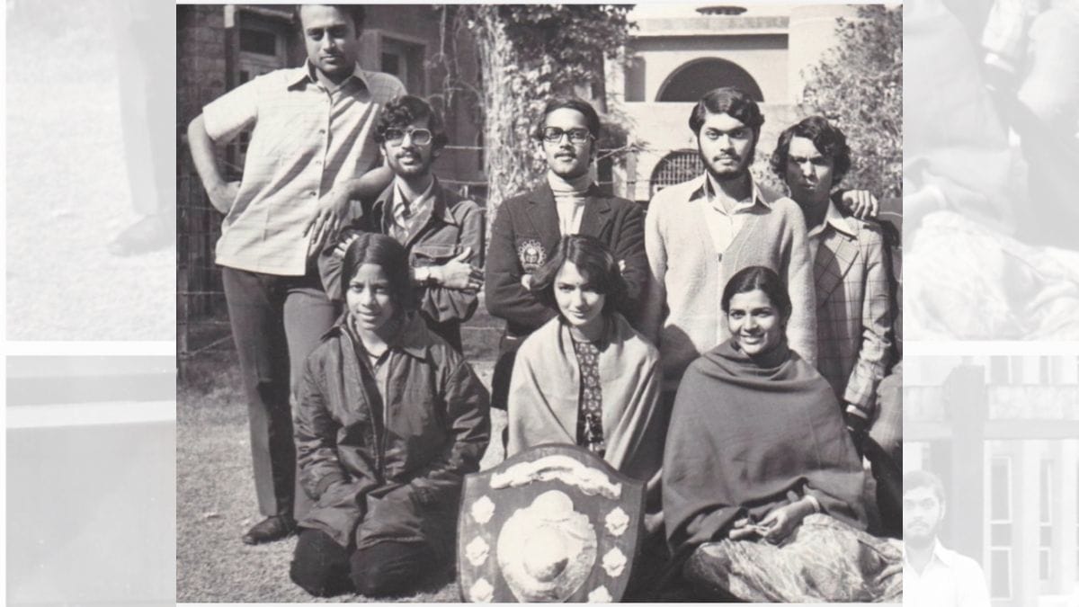 The first collegiate cultural trophy IIT Bombay ever won | Facebook/@IITBombayAlumniAssociation