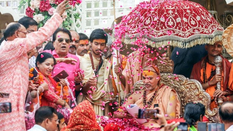 The seer who stung Yogi plans a new cow protection yatra, this time from UP CM’s bastion Gorakhpur