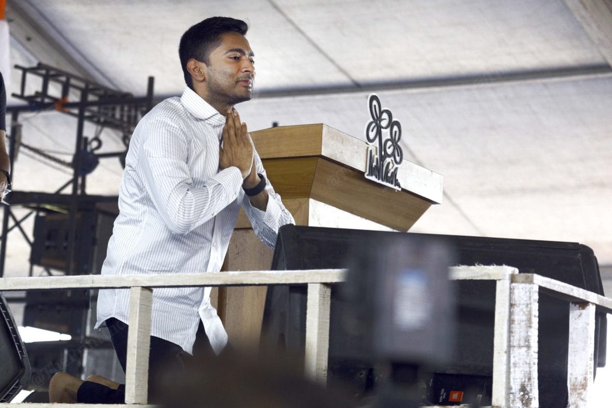 Abhishek Banerjee bowed on stage before starting his speech | Praveen Jain | ThePrint