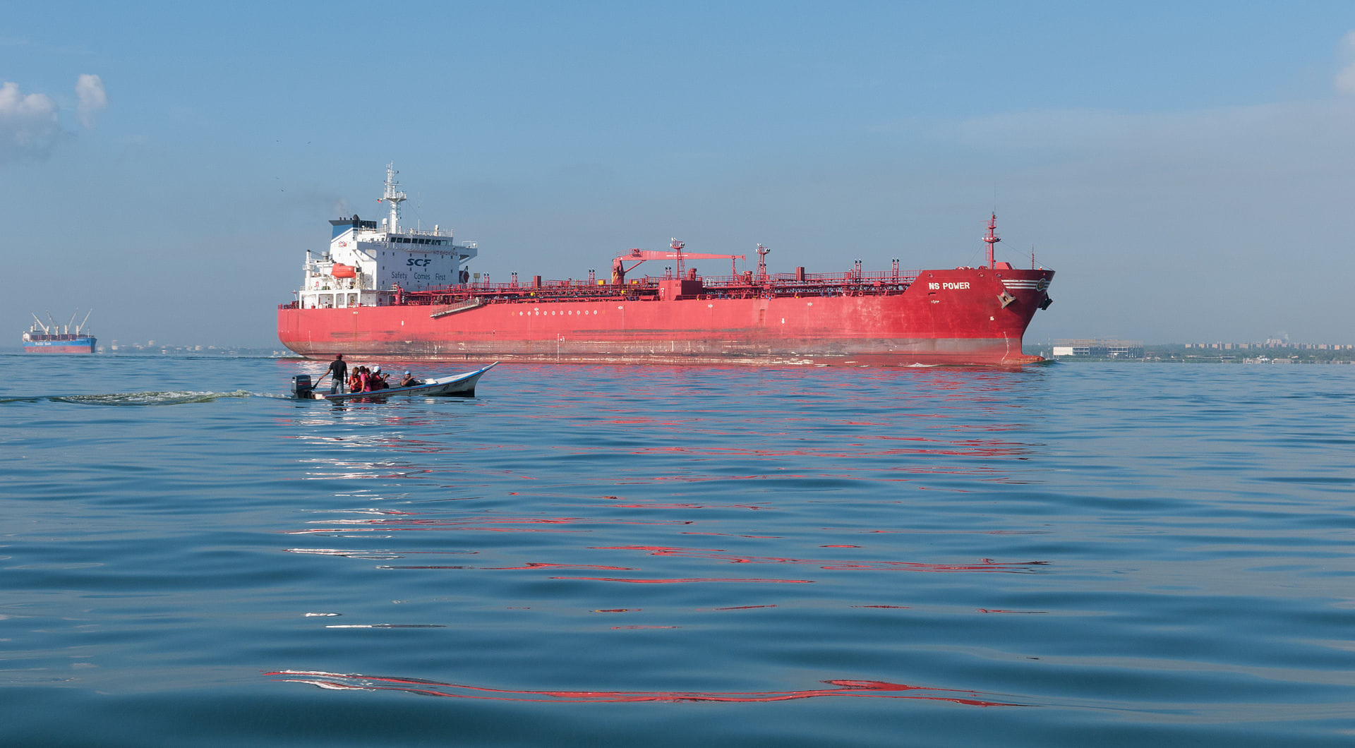 Two oil tankers make last-minute U-turn in Hormuz as US-Iran talks fail