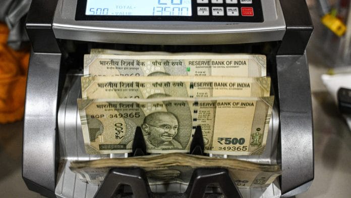 500 rupee banknotes counted by a cash counting machine at a currency exchange in New Delhi, India, on Saturday, Aug. 30, 2025. The Indian rupee slumped to a record low versus the dollar on concern that 50% US tariffs will hurt the countrys economic growth and corporate earnings. | Photographer: Prakash Singh/Bloomberg