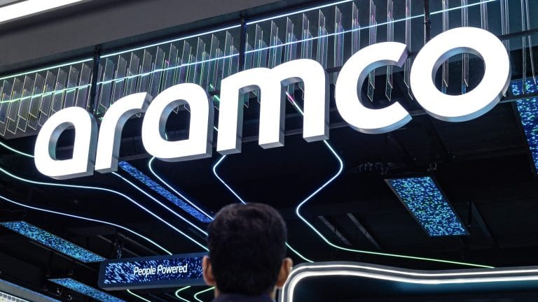 Saudi Arabia raises price of main oil grade to Asia to a record high premium