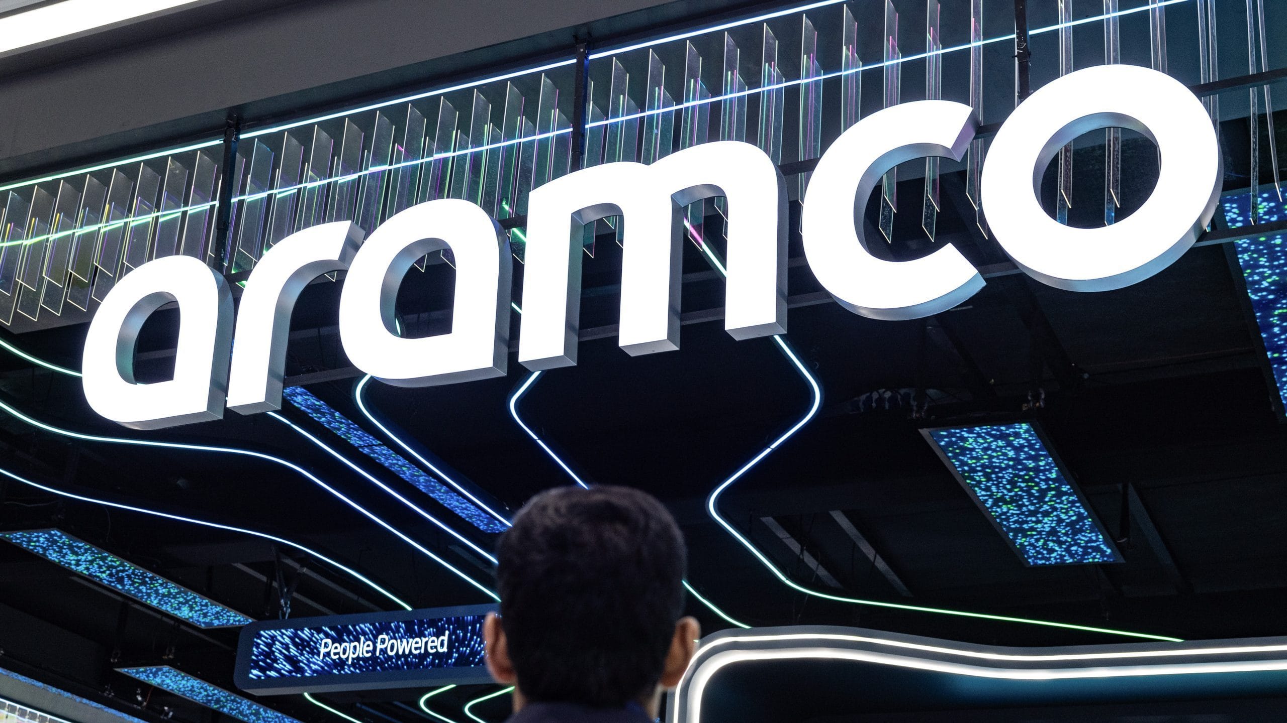 Saudi Arabia raises price of main oil grade to Asia to a record high premium