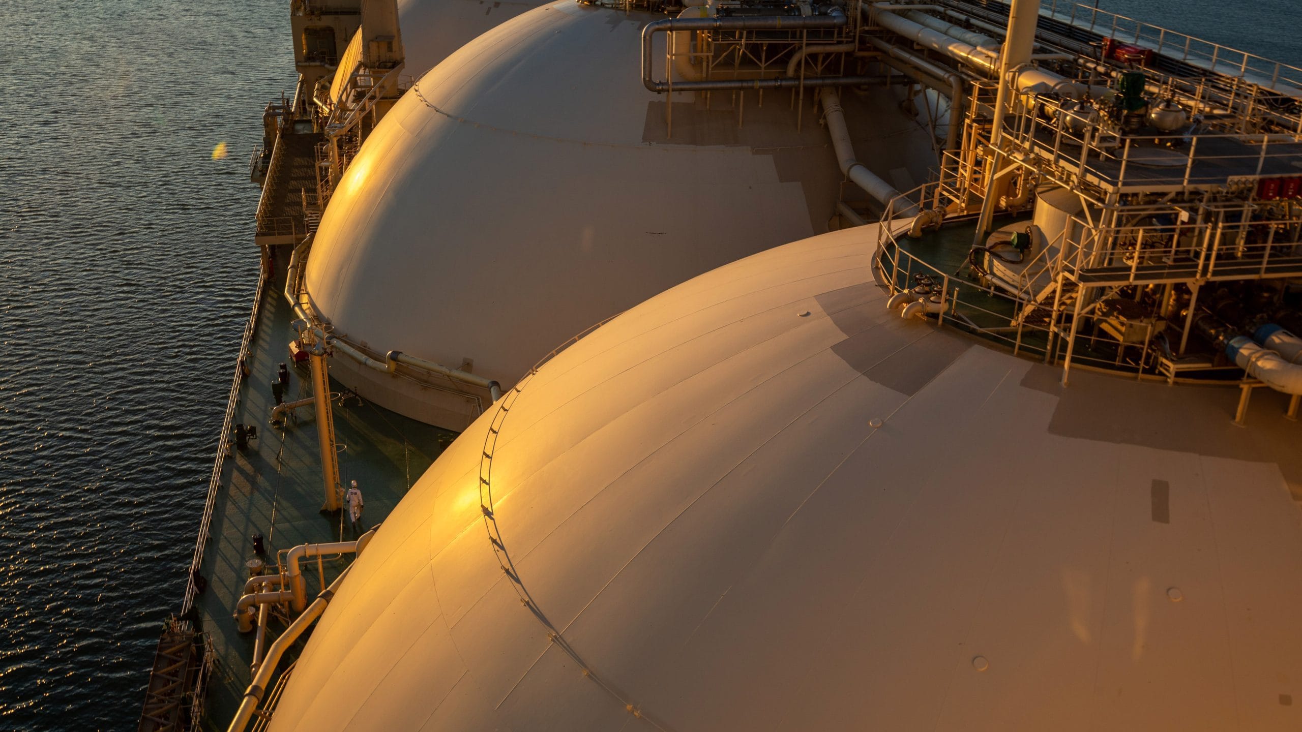 Indian LNG importers accelerate spot market purchases as prices dip