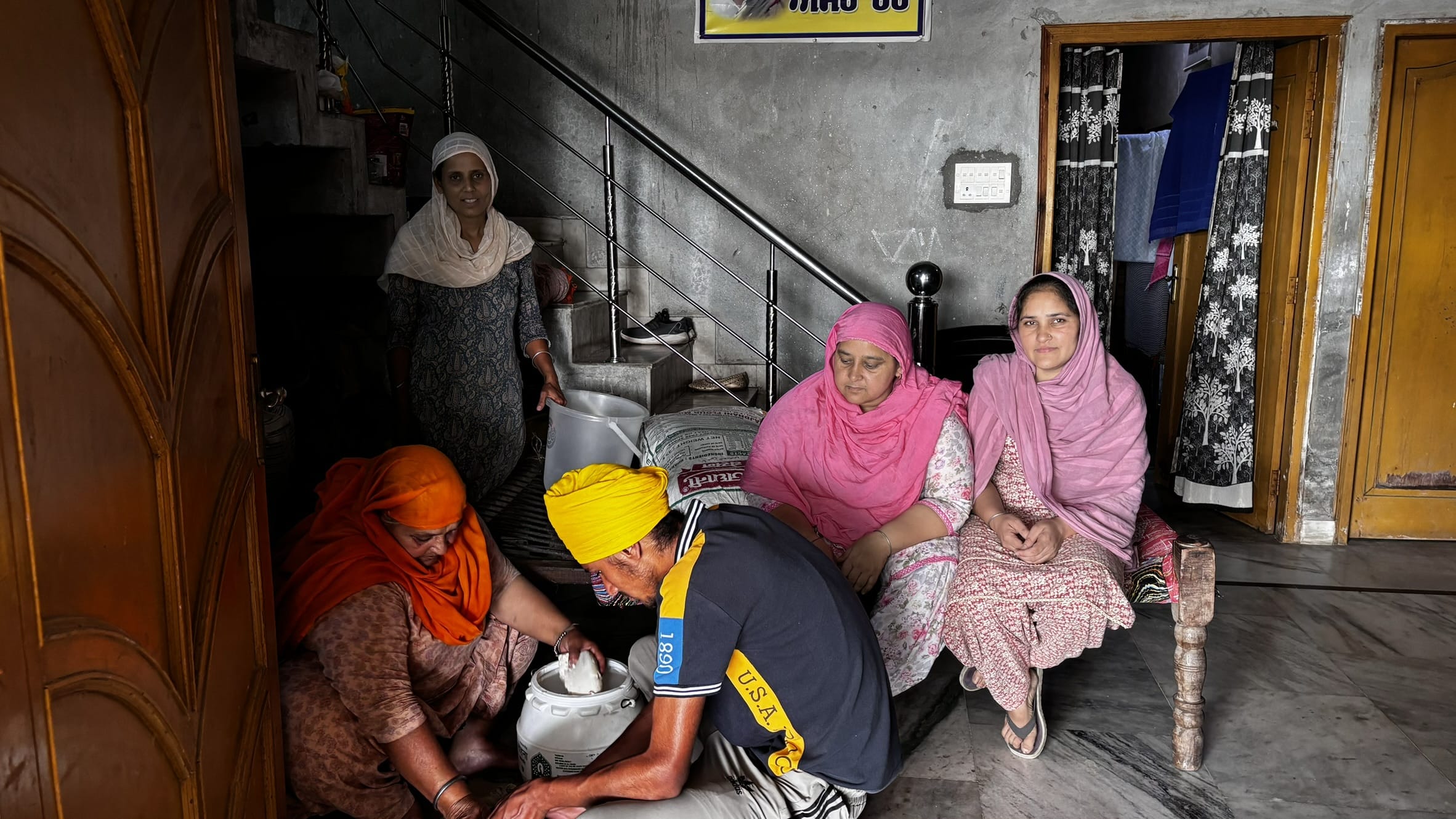 Gurjeet Singh Khalsa’s family prepares for the steady stream of visitors coming to their home | Photo: Anushka Srivastava