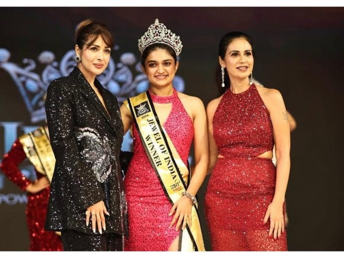 Indore-Based Gynaecologist Dr Ishita Joshi Crowned by Malaika Arora Wins 'NariFirst Jewel of India Season 3' Title