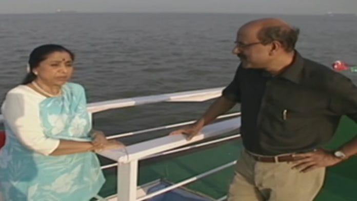 Asha Bhosle with Shekhar Gupta during 2006 Walk The Talk