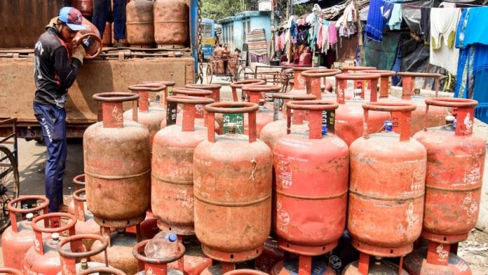 Workers unload LPG cylinders from a truck | Photo: ANI
