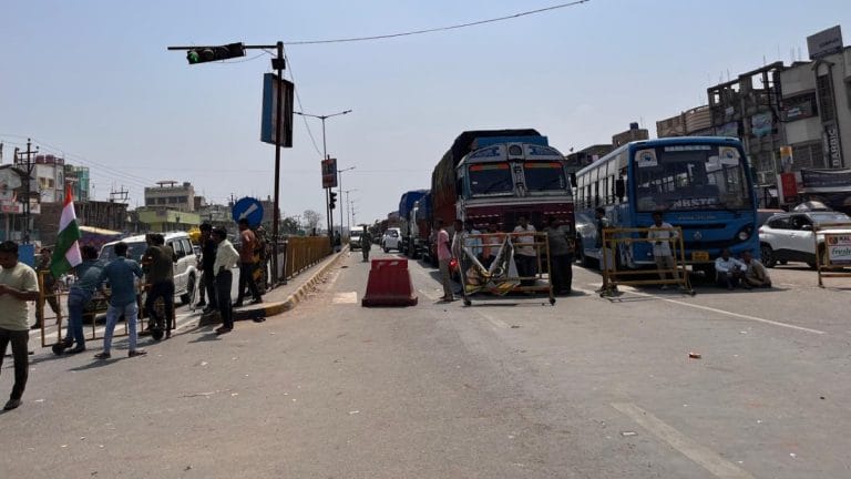 SIR fallout spills over to streets of Malda’s Sujapur as local residents block NH-12