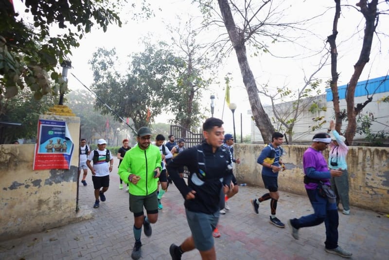 सोहना में तैयार हो जाइए. कैपिटलट्रेल्स ग्रुप दमदमा झील से पानीकोट झील तक 28 km की दौड़ के लिए निकला | फोटो: मनीषा मोंडल/दिप्रिंट
