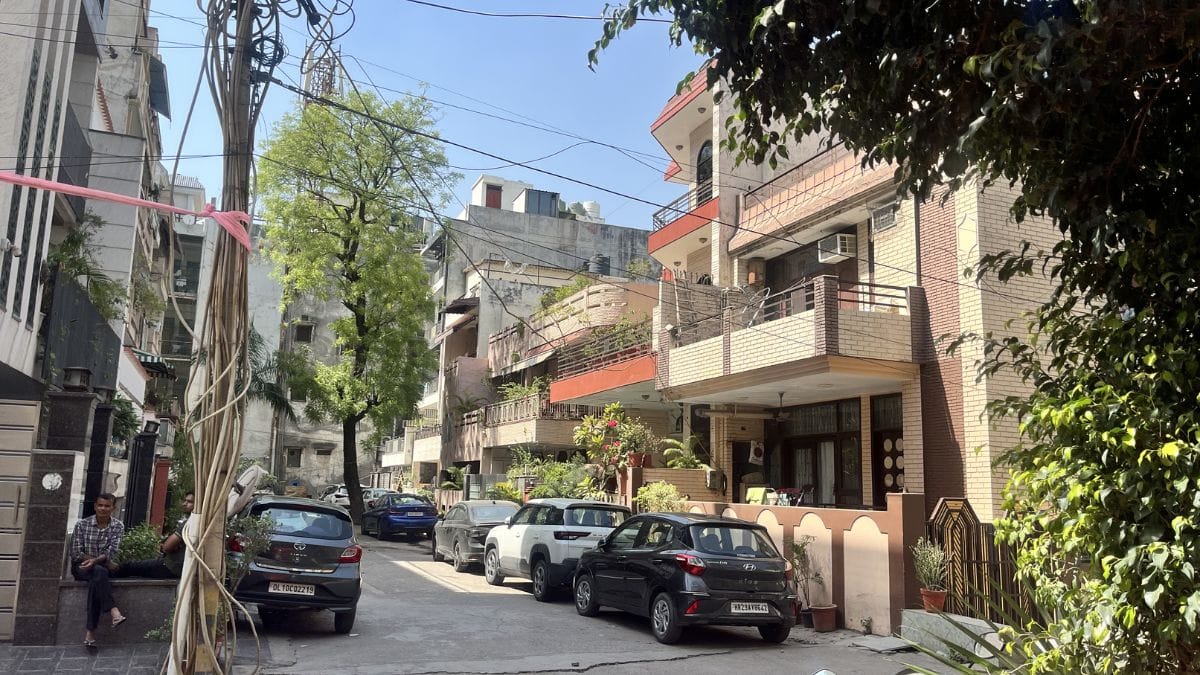 he broad lanes of Preet Vihar lined with cars parked on both sides, leaving little room for movement | Nootan Sharma, ThePrint