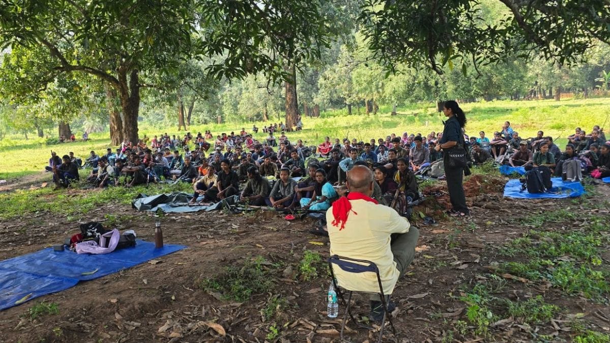 Journalist Ranu Tiwari interacting with Maoist cadres in the jungles of Bastar before their surrender | By special arrangement