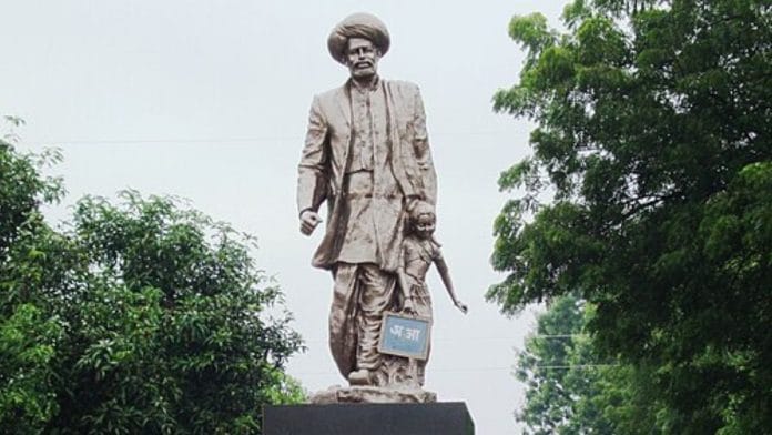 A statue of Jyotiba Phule | Wikimedia Commons