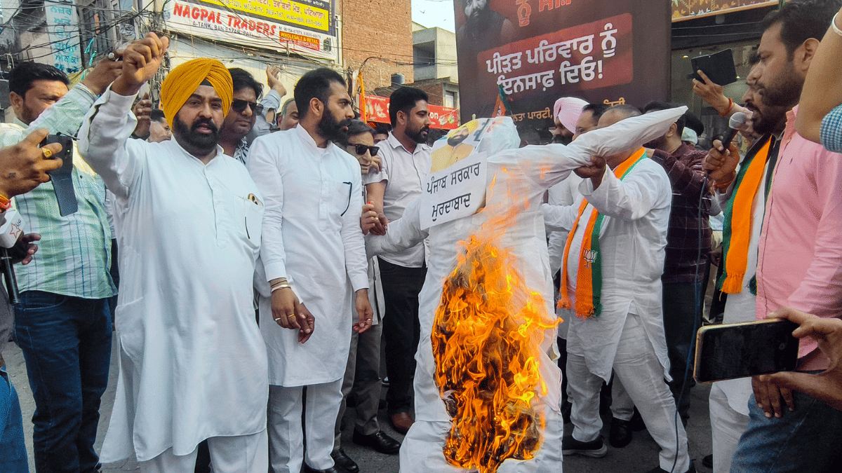 BJP Punjab workers burn the effigy of Laljit Bhullar, then Punjab cabinet minister, over Gagandeep Singh Randhawa suicide case. | ANI