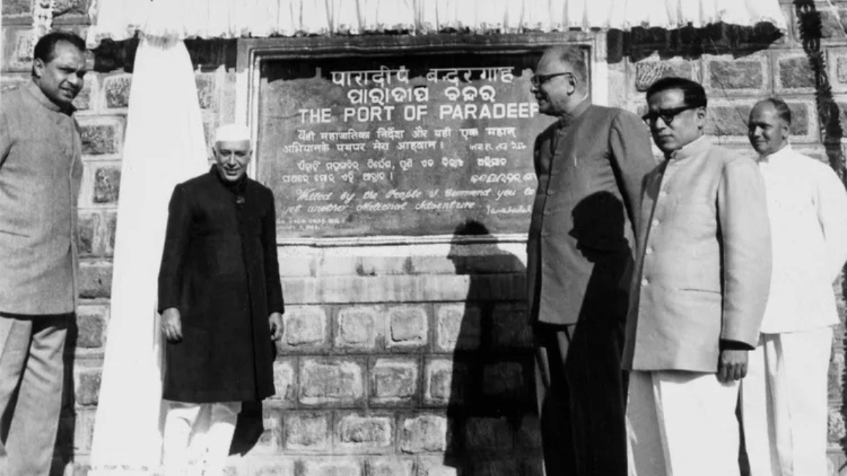 (From left) Then Odisha CM Biju Patnaik with PM Jawaharlal Nehru at inauguration of the Paradip Port on 3 January 1962. | Photo: The Nehru Archive