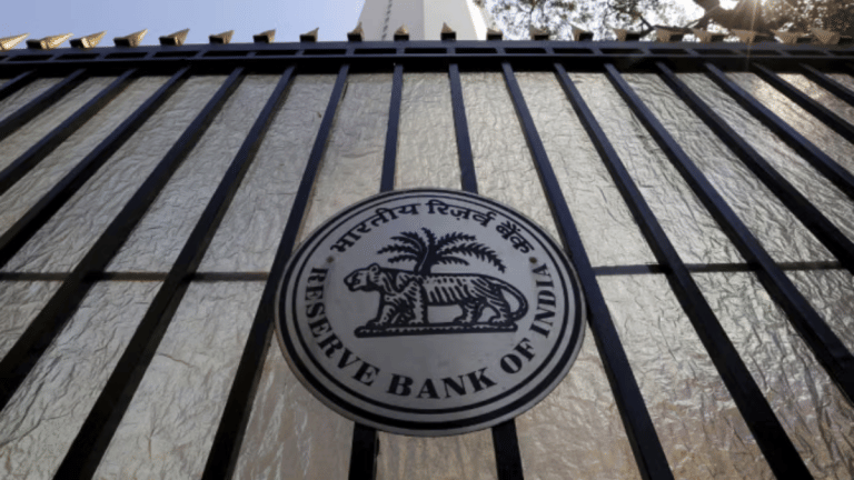 RBI keeps repo rate unchanged at 5.25% amid global uncertainties