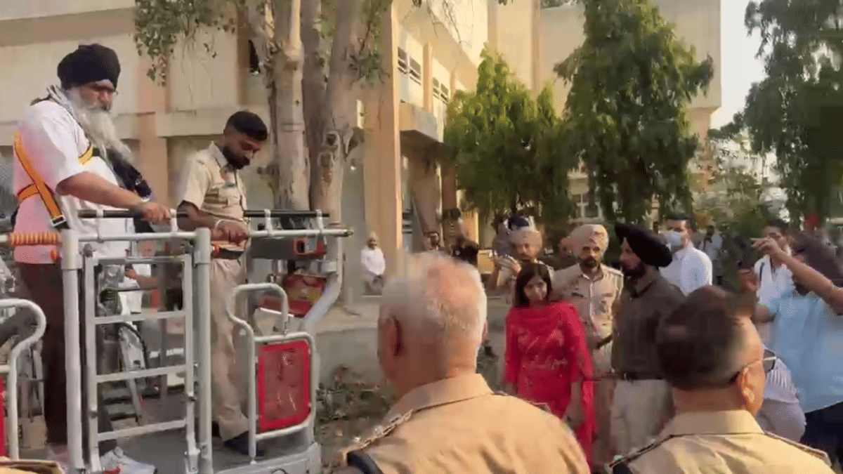 Gurjeet Singh Khalsa reaches the base of tower with the help of turntable ladder | By Special Arrangement