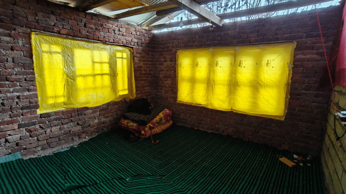 चाउंट वालीवार गांव में राशिद अहमद मुगल का वह कमरा, जहां वह रहते थे | फोटो: माहिरा खान/दिप्रिंट