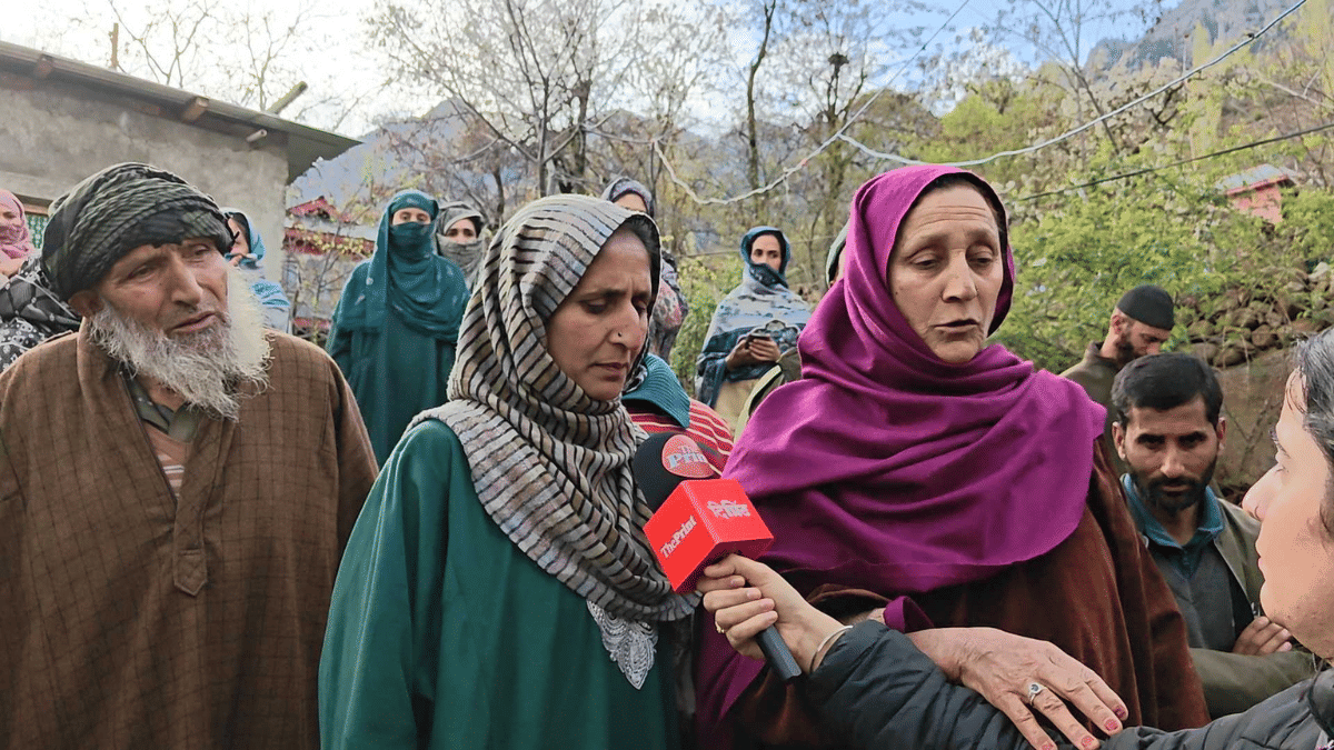 Rashid Ahmad Mughal was labelled a 'terrorist' & killed in a joint army-police operation in Ganderbal, leaving his whole village seething with anger. Seen here are Rashid’s sister Naseema Begum (green attire) & aunt Sirja Banu, seeking justice for the 28-year-old | Mahira Khan | ThePrint