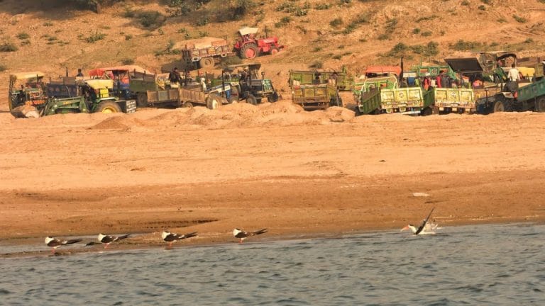 Lack of inter-state coordination has led to rampant illegal sand mining in Chambal—SC-appointed panel