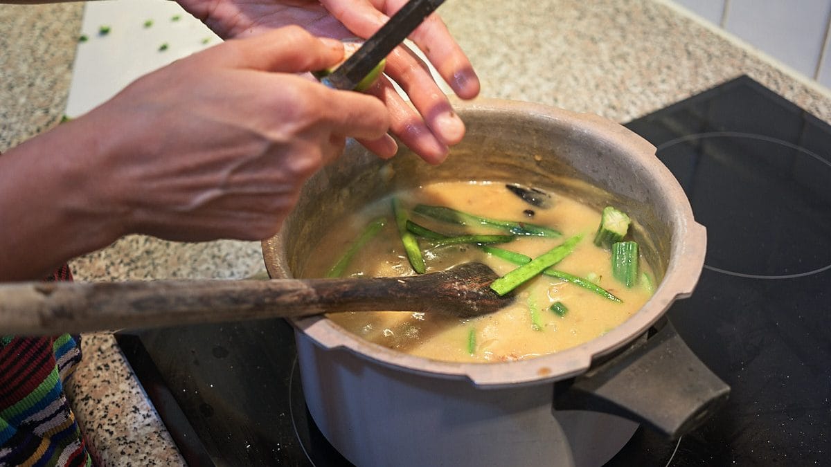 Sapna Ajwani making Sindhi kadhi. | Ming Tang-Evans