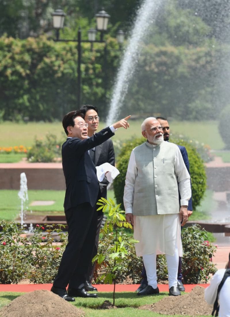 PM Modi & President Lee plant a sapling at Hyderabad House premises | ThePrint Photo