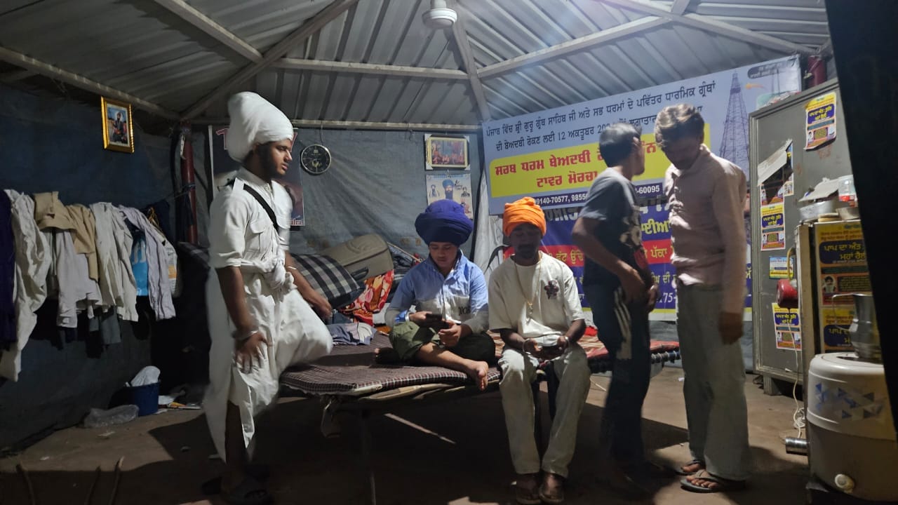 A tent in the nearby park where supporters stay 24X7, in case Gurjit Singh Khalsa faces an emergency | Chitleen Singh | ThePrint
