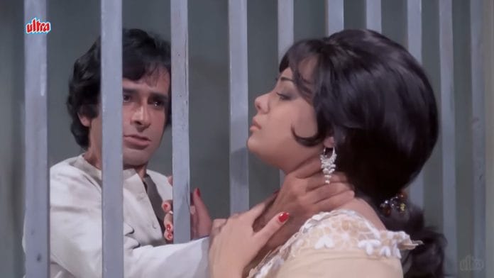 A still from 'Chor Machaye Shor' (1974) | YouTube