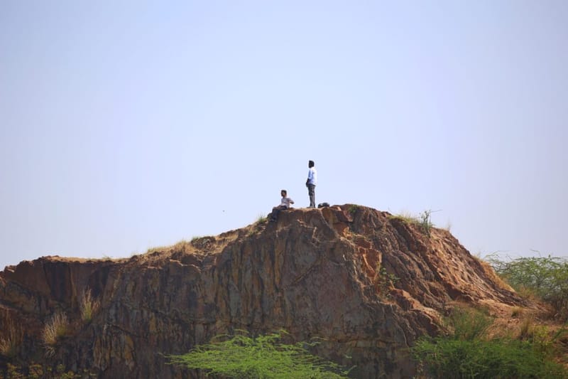 पनिकोट झील पर वीकेंड एंजॉय करने का एक नया तरीका | फोटो: मनीषा मोंडल/दिप्रिंट