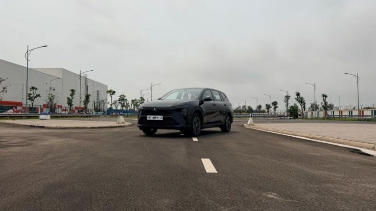 VinFast MPV7 can be price warrior against Kia, Ertiga. It’s the features list that’s worrying