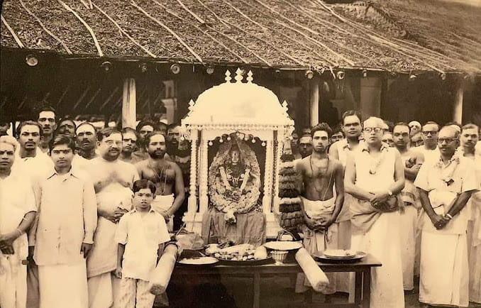 Rare photo taken at Palani while the Ayyappan idol is placed there for worship during Urchava Bavani | Photo: PTR Madurai