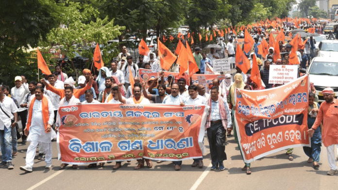 RSS' labour wing, the Bharatiya Mazdoor Sangh, protesting against the mass entrenchment of workers in Odisha | X/@BMSkendra