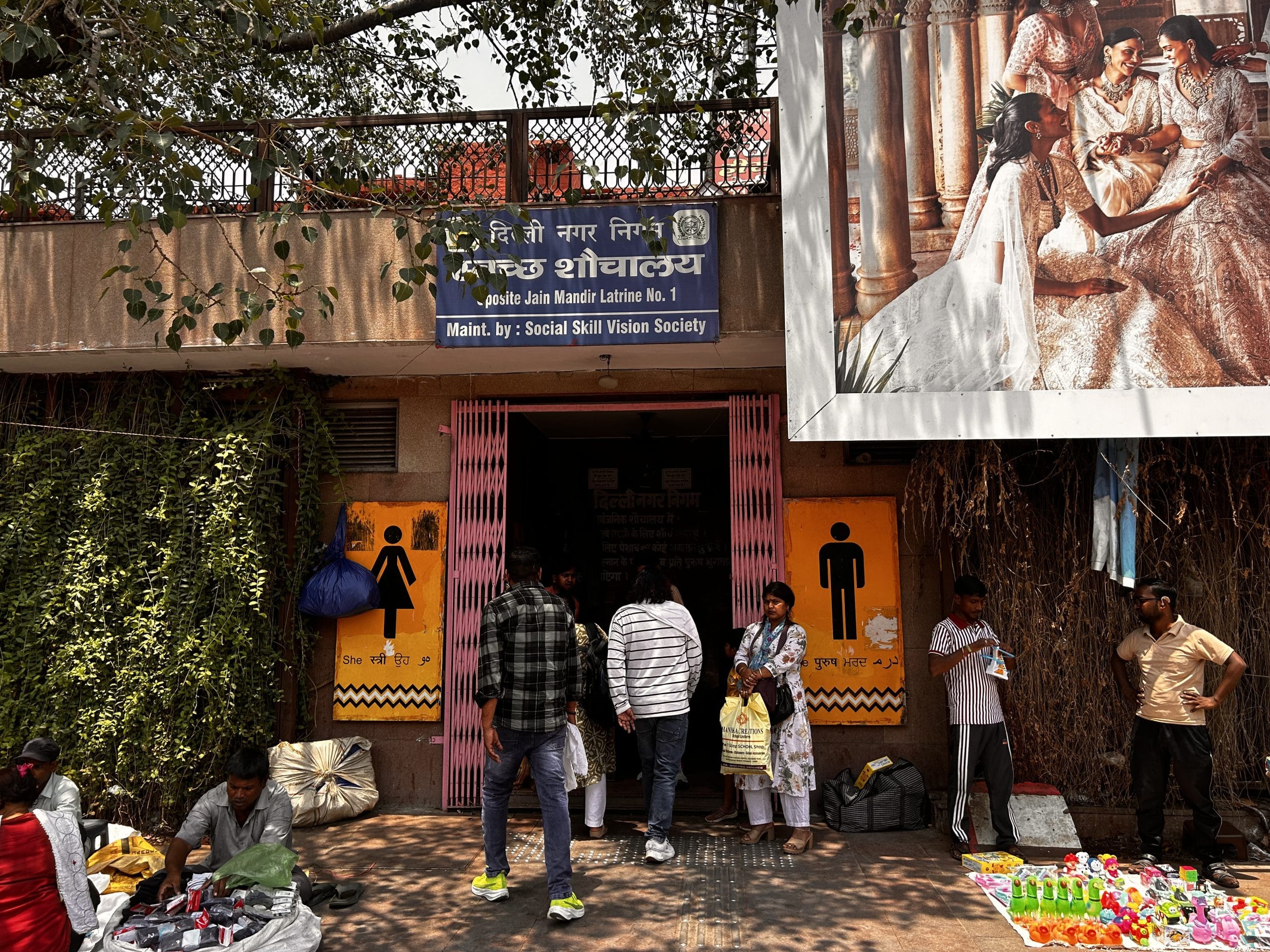 No female attendant at a market location | Manisha Mondal, ThePrint
