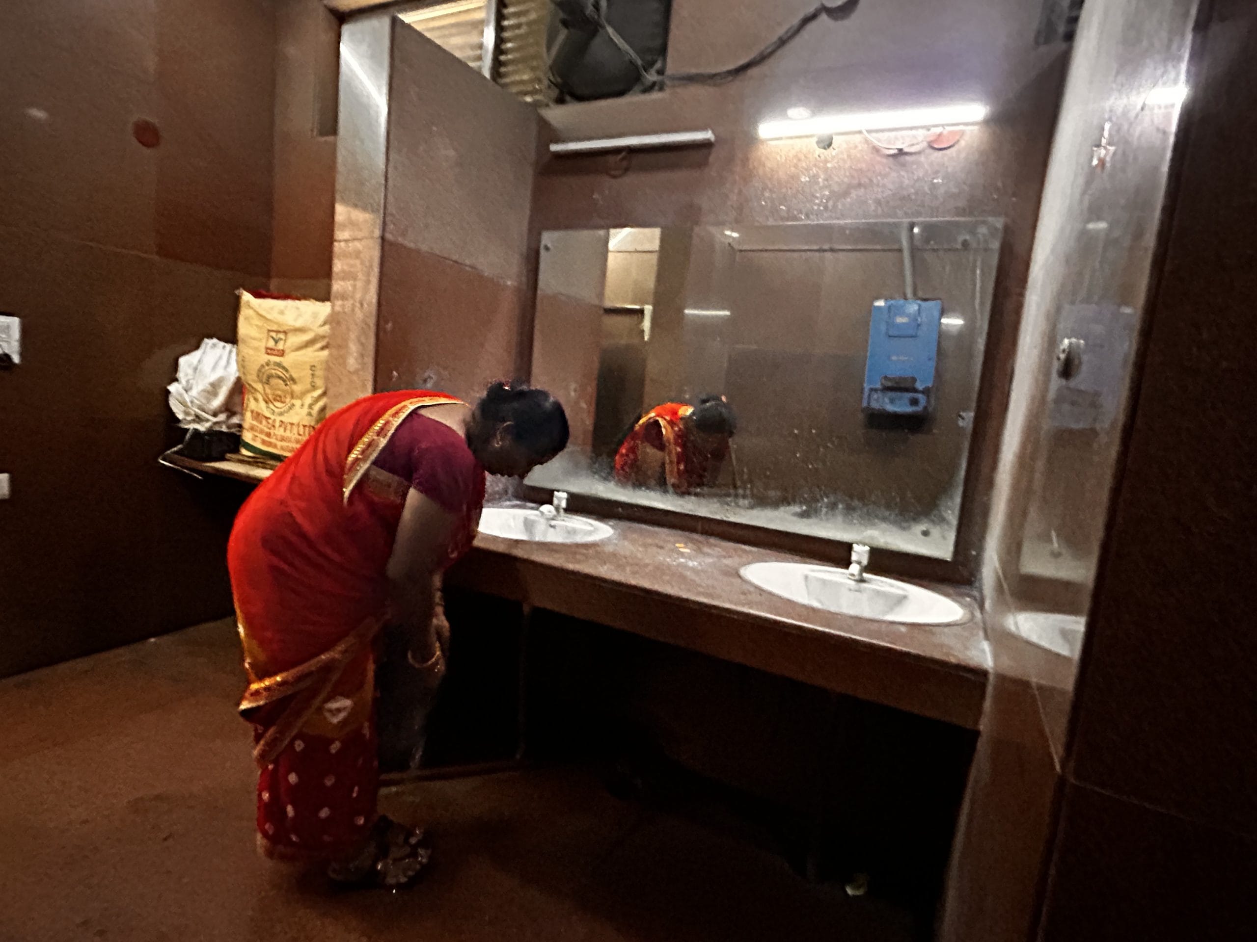 A woman washes her feet at the wash basin | Manisha Mondal, ThePrint