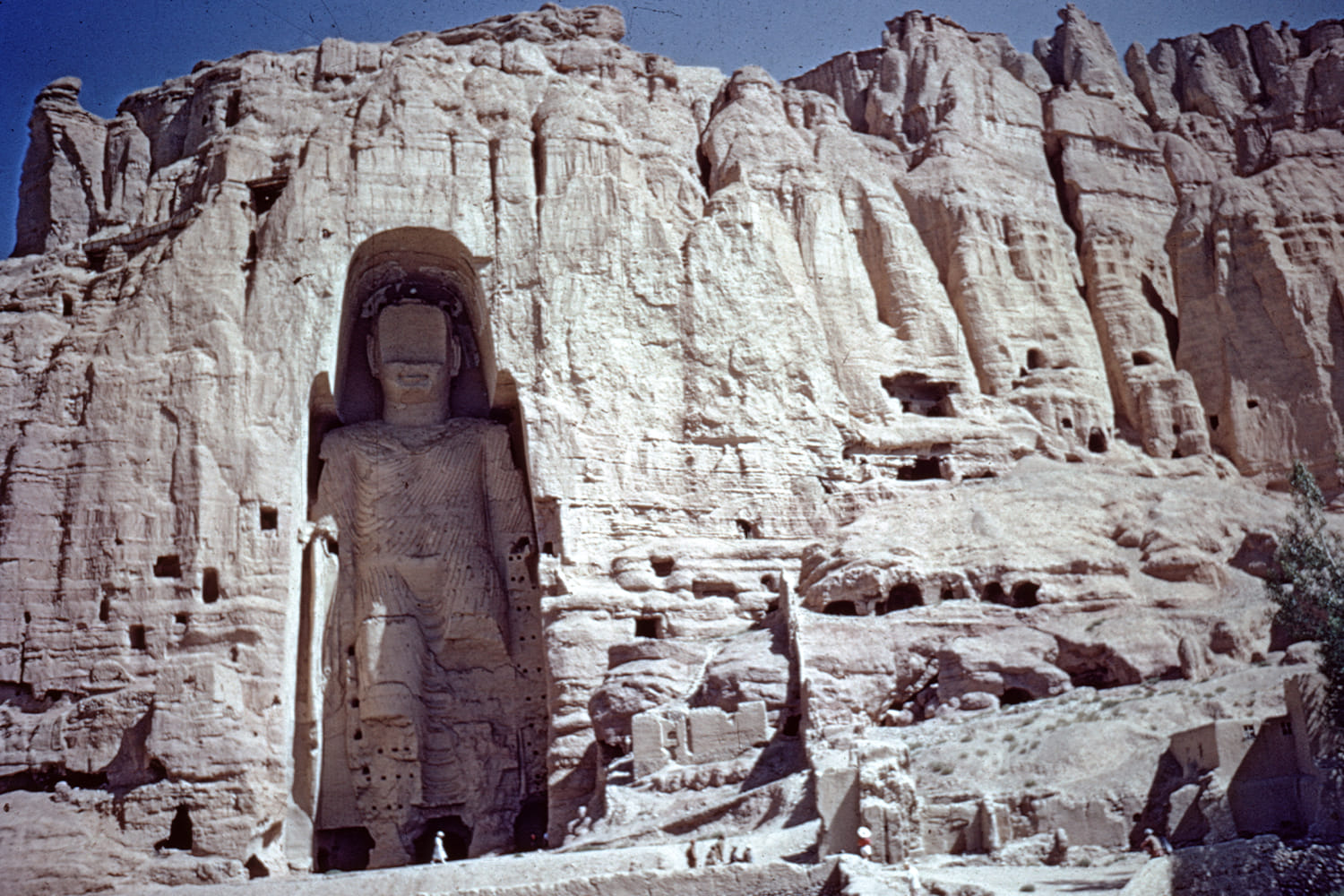 Western Buddha at Bamiyan, Afghanistan | Photograph: Françoise Foliot (1975) | Wikimedia Commons