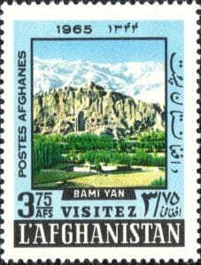 Postage stamp featuring the Bamiyan Buddhas, Afghanistan, 1965 |  4 x 2.9 cm | Photograph: Gone Postal (2021) | Wikimedia Commons