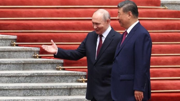 Russian President Vladimir Putin with his Chinese counterpart Xi Jinping in Beijing | Photo: Reuters