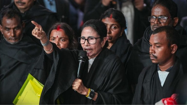 Mamata is a liberal heroine nationally. Ruled Bengal with corruption & thuggery