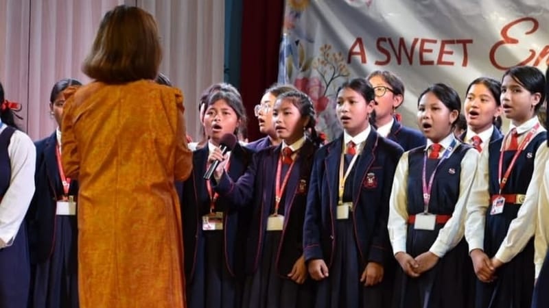 प्रस्तुति देते सेंट मैरी कॉयर के सदस्य | फोटो: स्पेशल अरेंजमेंट